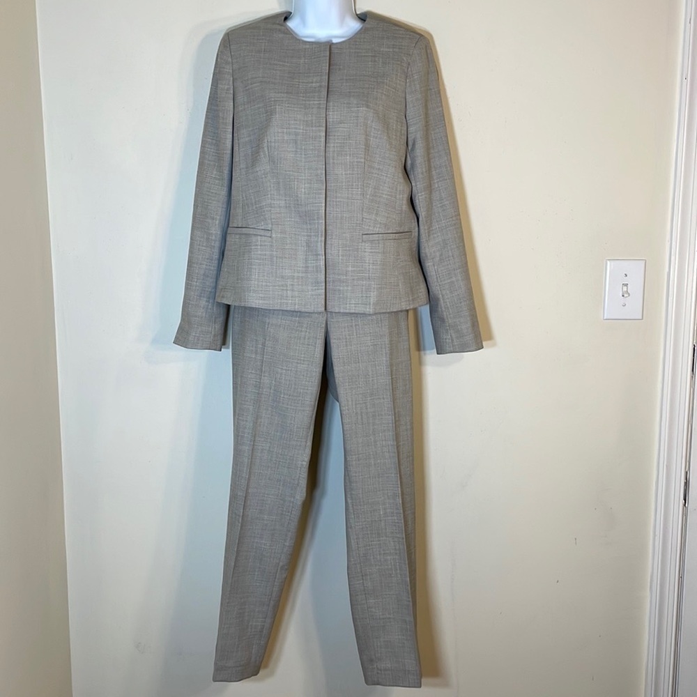 NWT. Ann Taylor 4 Pant Suit Set.